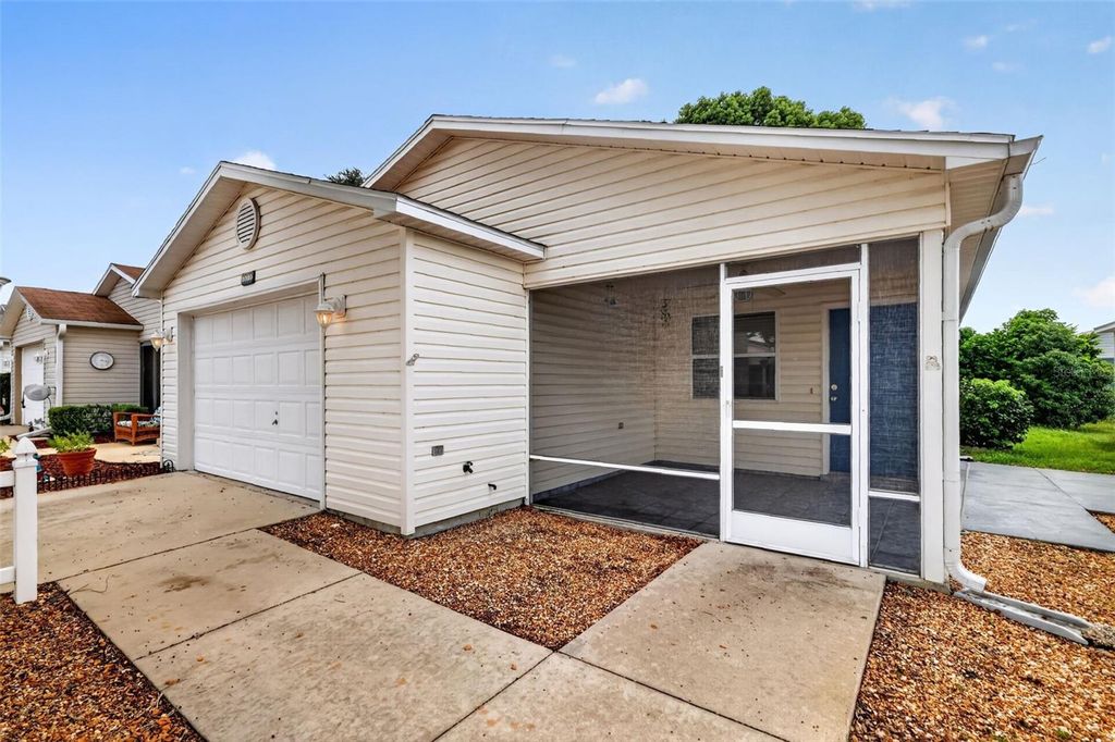 Image 2 of property listing at 1606 CAMPOS DRIVE, The Villages, FL 32162