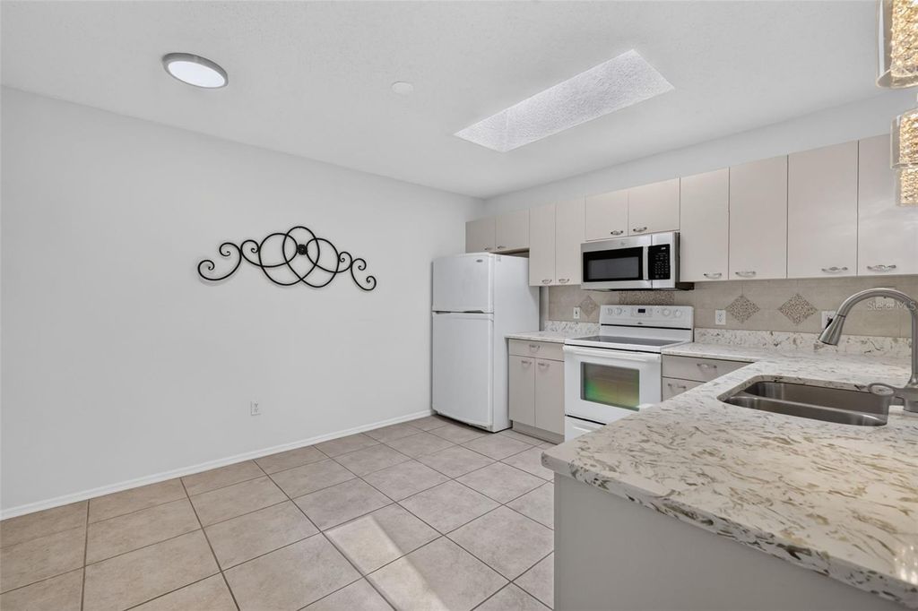 Image 6 of property listing at 1606 CAMPOS DRIVE, The Villages, FL 32162