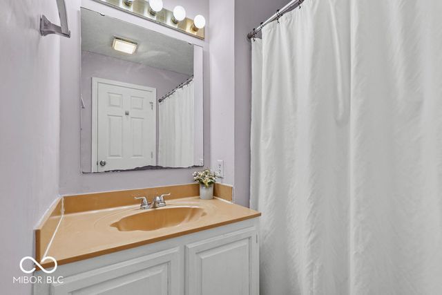 4059 Eagle Cove West Drive, Indianapolis, IN 46254
