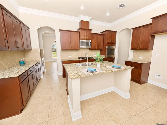 18189 River Landing Dr, Prairieville, LA 70769