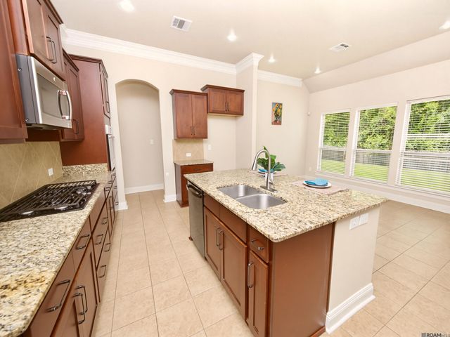 18189 River Landing Dr, Prairieville, LA 70769
