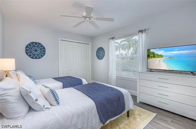1537 Vintage LN, Naples, FL 34104