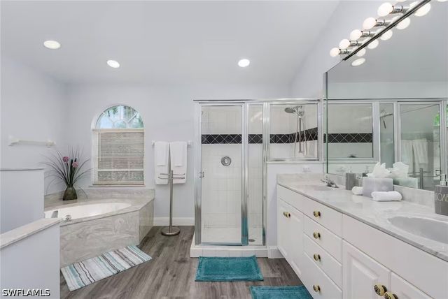 1537 Vintage LN, Naples, FL 34104