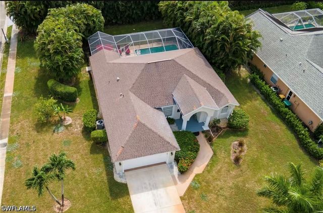 1537 Vintage LN, Naples, FL 34104