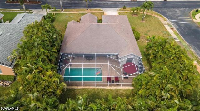 1537 Vintage LN, Naples, FL 34104