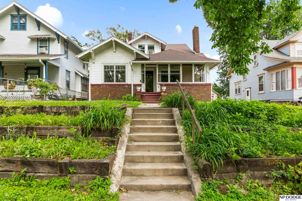 2449 Fontenelle Boulevard, Omaha, NE 68104