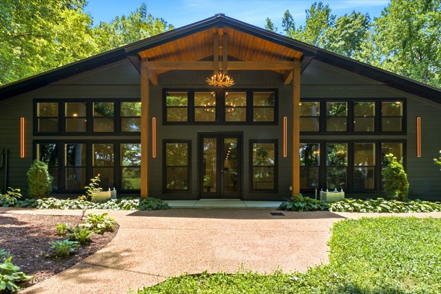 1080 Fannie Nicholson Rd, Chapmansboro, TN 37035
