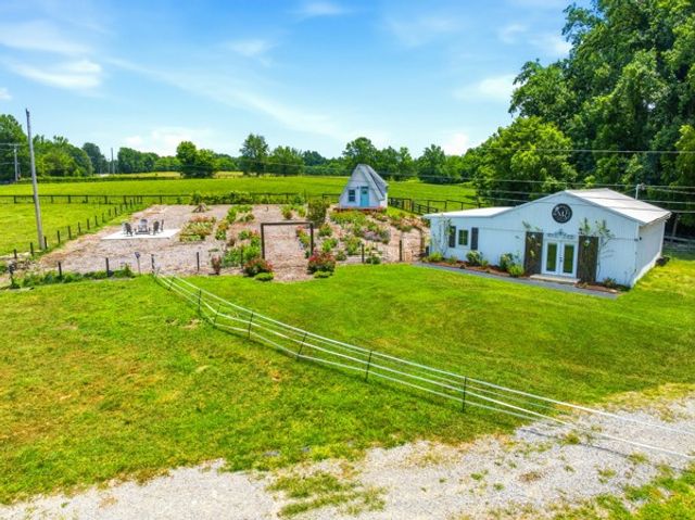 1080 Fannie Nicholson Rd, Chapmansboro, TN 37035
