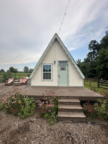 1080 Fannie Nicholson Rd, Chapmansboro, TN 37035