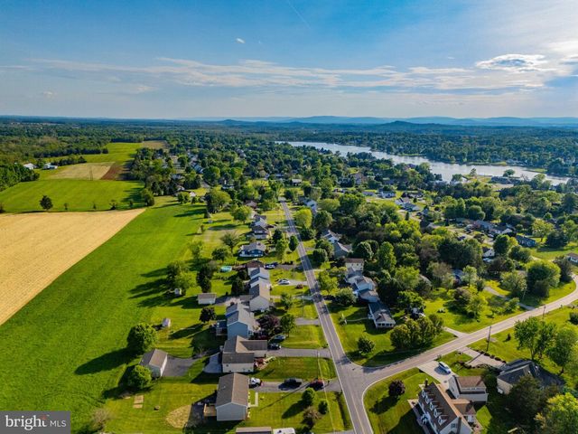 681 GRANT DR, Gettysburg, PA 17325