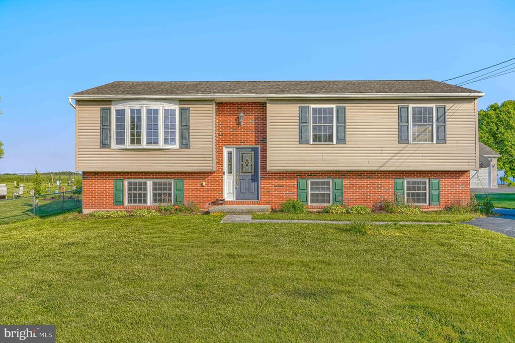 681 GRANT DR, Gettysburg, PA 17325