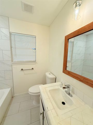 5469 Wayside Avenue, Fort Worth, TX 76134