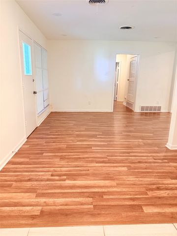 5469 Wayside Avenue, Fort Worth, TX 76134