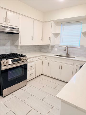 5469 Wayside Avenue, Fort Worth, TX 76134