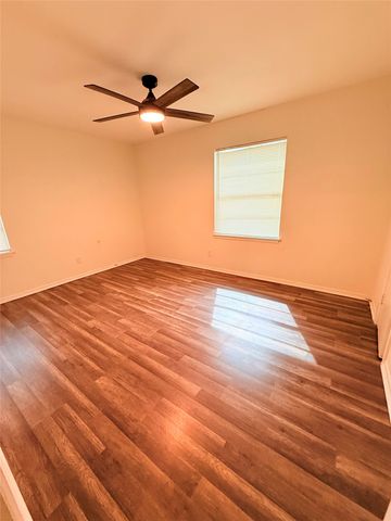 5469 Wayside Avenue, Fort Worth, TX 76134