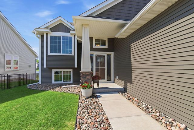 2802 213th Street W, Farmington, MN 55024
