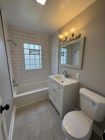 1410 Kremer AVENUE, Racine, WI 53402