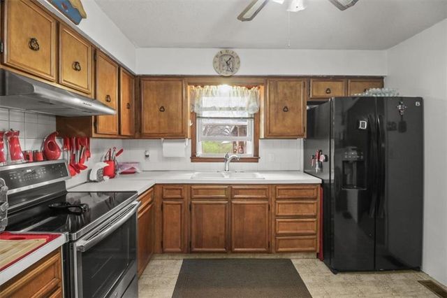 5212 N Galvin Road, Sibley, MO 64088