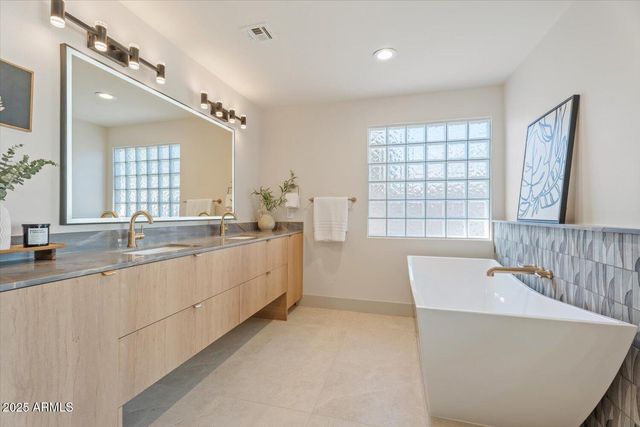 8408 E RANCHO VISTA Drive, Scottsdale, AZ 85251