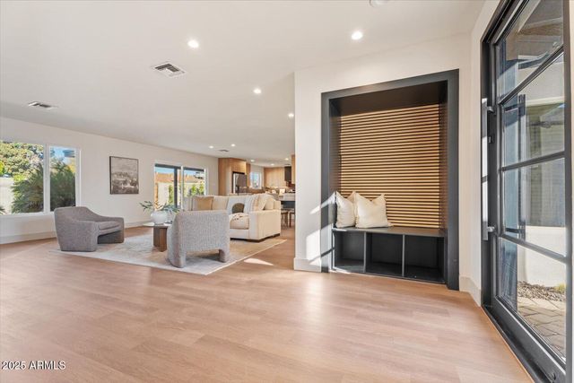 8408 E RANCHO VISTA Drive, Scottsdale, AZ 85251