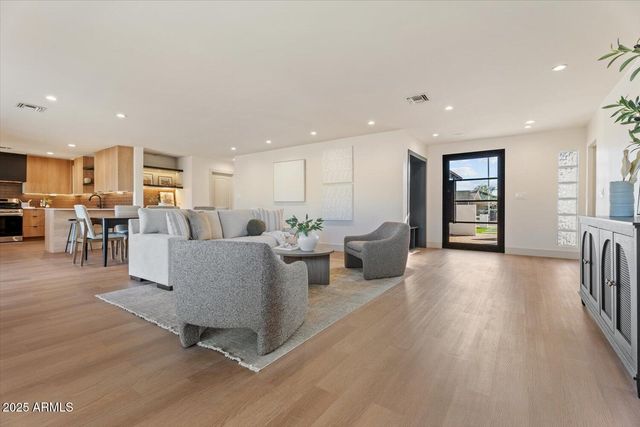 8408 E RANCHO VISTA Drive, Scottsdale, AZ 85251