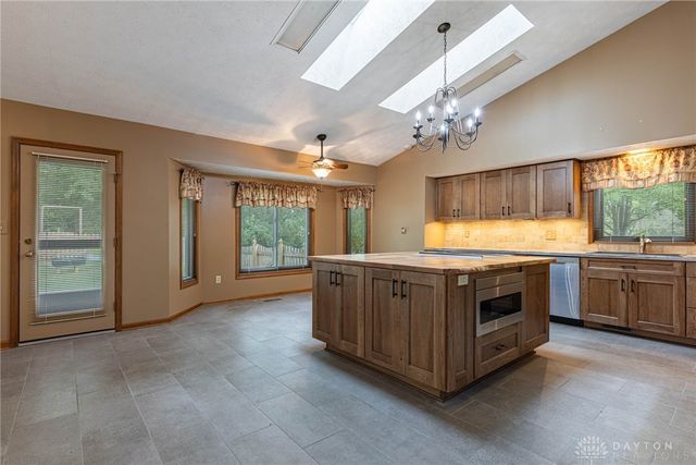 150 Tanglewood Drive, Springboro, OH 45066