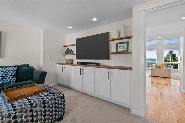 1350 Anthony Rd, Portsmouth, RI 02871