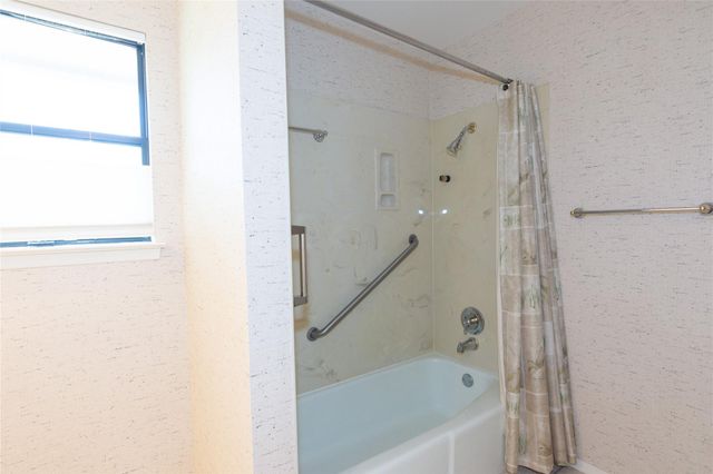 1904 Creekview DR, Round Rock, TX 78681