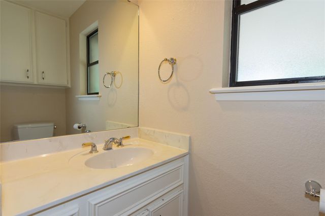 1904 Creekview DR, Round Rock, TX 78681