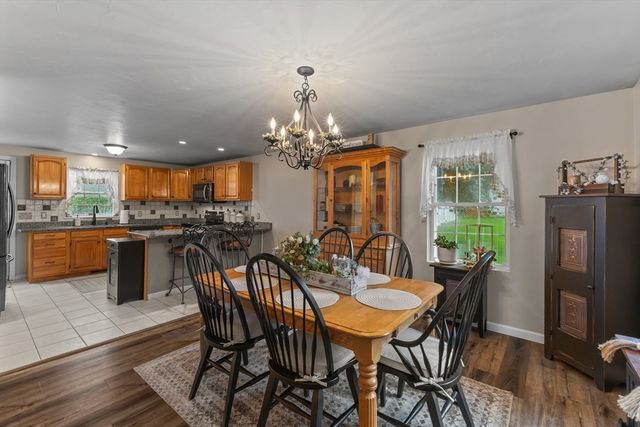 10 Fairfield Drive, Dudley, MA 01571