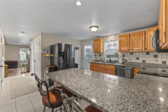 10 Fairfield Drive, Dudley, MA 01571