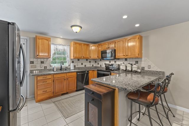 10 Fairfield Drive, Dudley, MA 01571