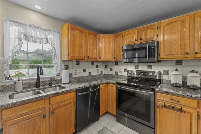 10 Fairfield Drive, Dudley, MA 01571