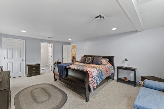 10 Fairfield Drive, Dudley, MA 01571
