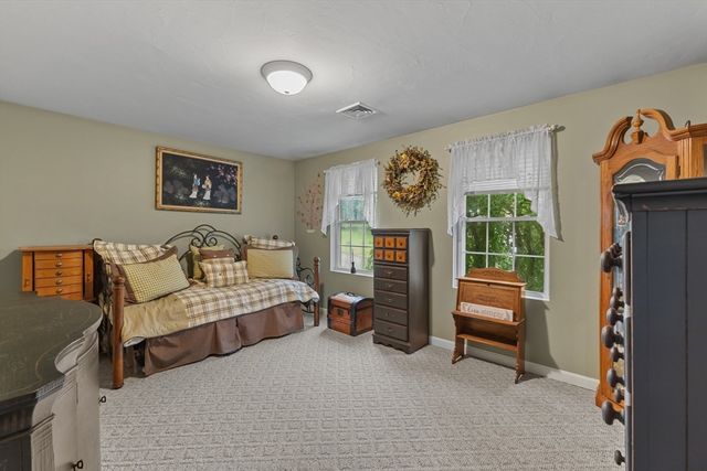 10 Fairfield Drive, Dudley, MA 01571