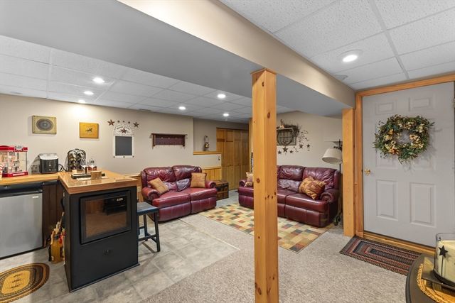10 Fairfield Drive, Dudley, MA 01571