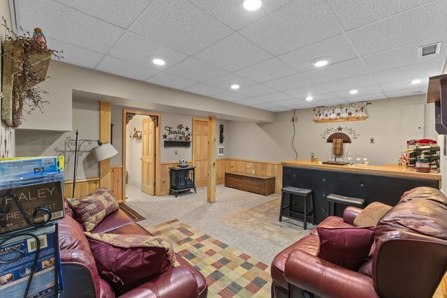 10 Fairfield Drive, Dudley, MA 01571