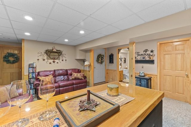10 Fairfield Drive, Dudley, MA 01571
