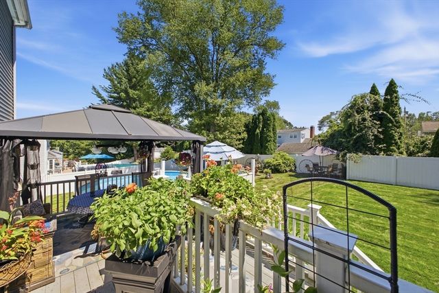 10 Fairfield Drive, Dudley, MA 01571