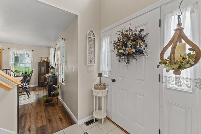 10 Fairfield Drive, Dudley, MA 01571