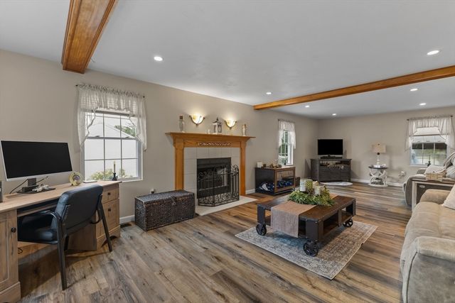 10 Fairfield Drive, Dudley, MA 01571