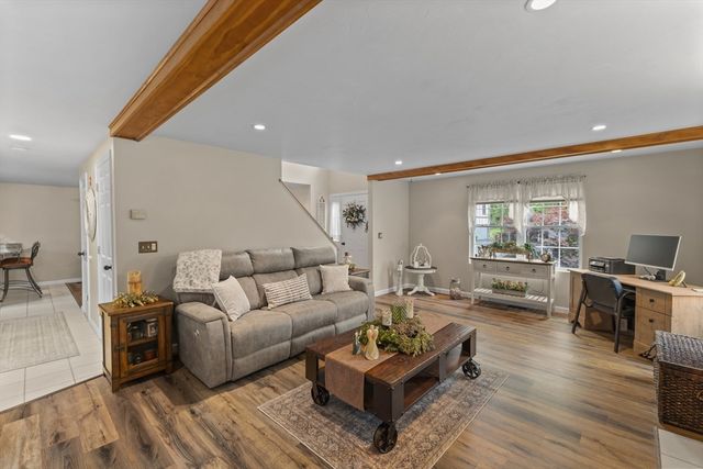 10 Fairfield Drive, Dudley, MA 01571