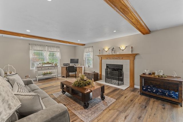 10 Fairfield Drive, Dudley, MA 01571