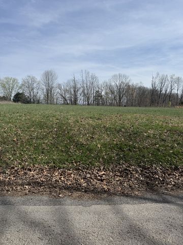 121 Magnolia Dr, Red Boiling Springs, TN 37150