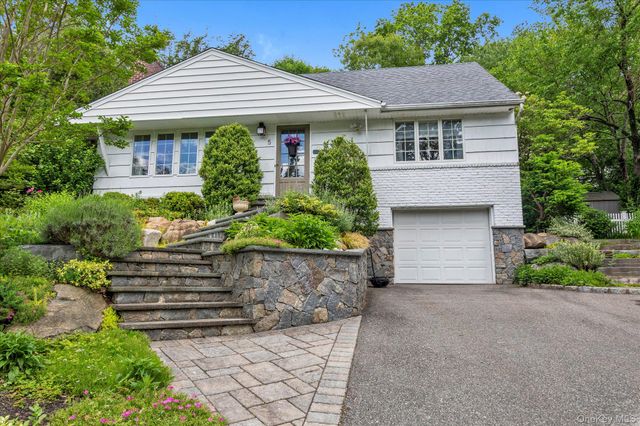 5 Gaines Place, Huntington, NY 11743