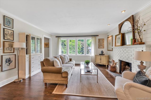 5 Gaines Place, Huntington, NY 11743
