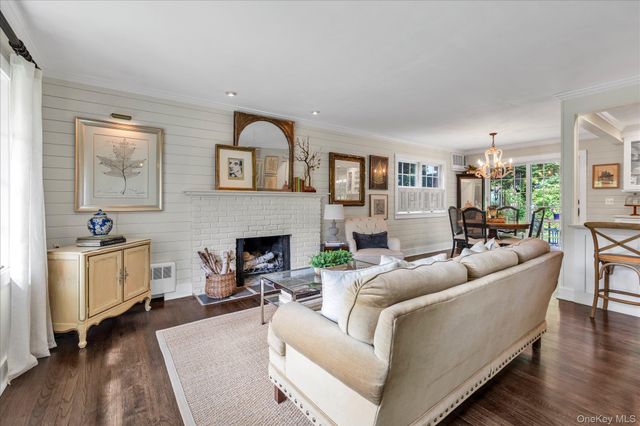 5 Gaines Place, Huntington, NY 11743