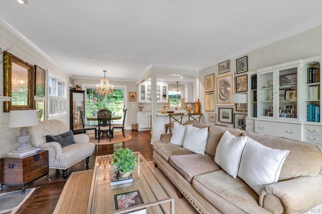 5 Gaines Place, Huntington, NY 11743