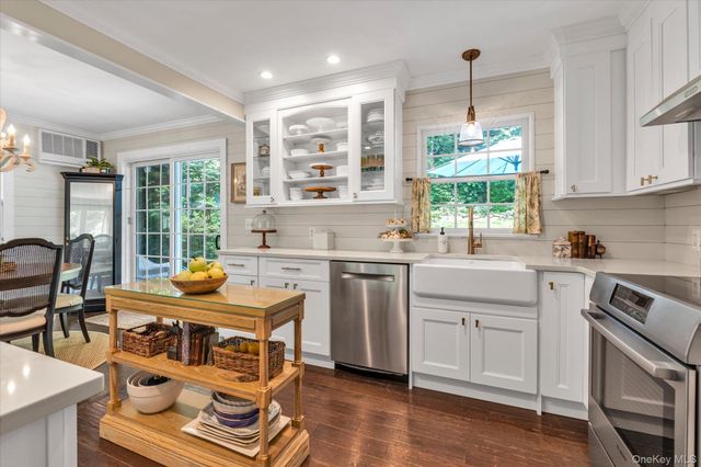 5 Gaines Place, Huntington, NY 11743