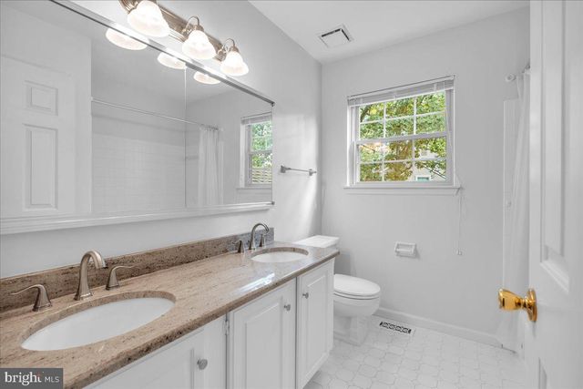 29 HARWOOD DR, Voorhees, NJ 08043